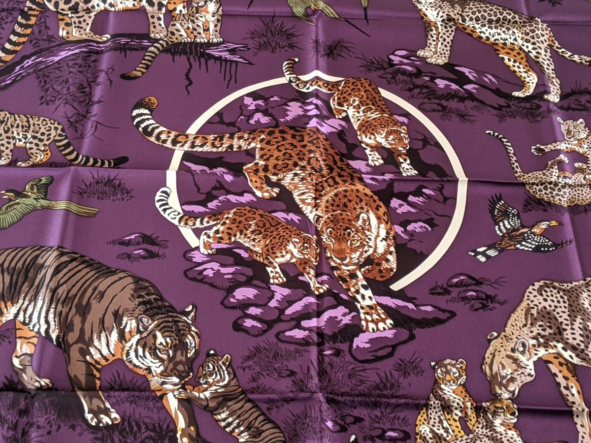 Hermes 2012 Bleu-Gris/Violet TENDRESSE FELINE by Robert Dallet Blanc Matt Overprint Twill 90, New!