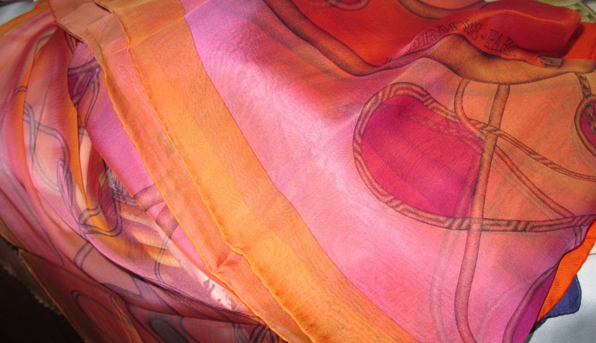 Hermes 2012 Fuchsia Jaune/Parme/Rose COUP DE FOUET Mousseline of Silk Changeante 140, NIB!