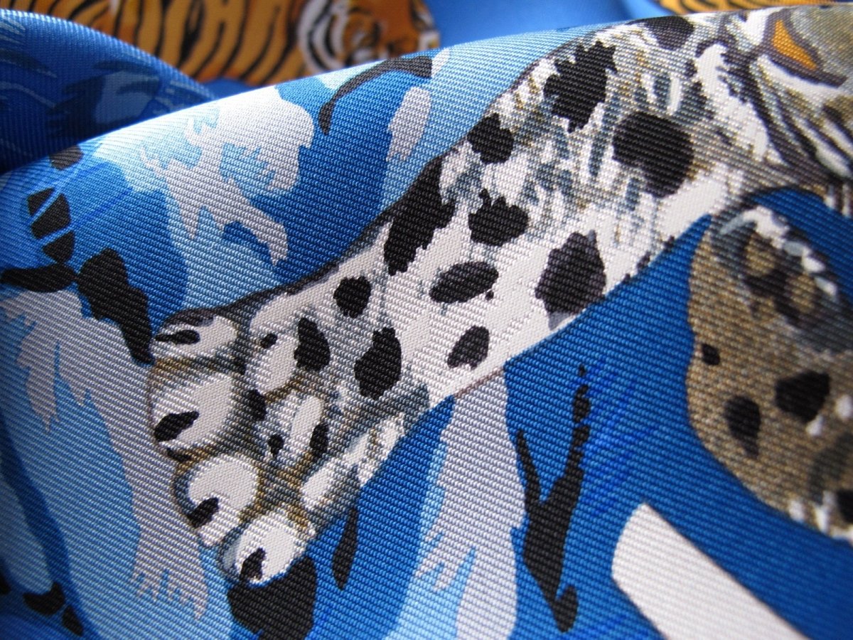 Hermes Tendresse Feline by Robert Dallet Blanc Matt Overprint Twill 90