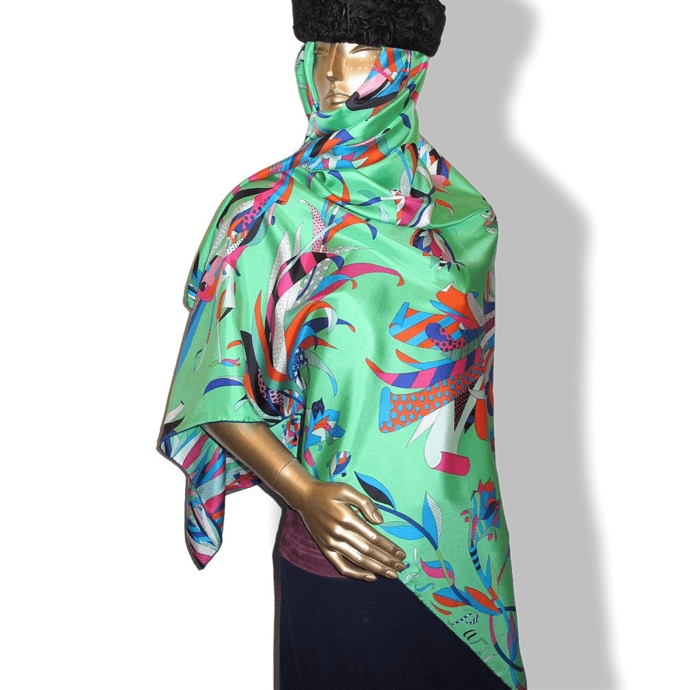 Hermes Paradis de Soie by Laetitia Bianchi Carre Geant Twill Plume 140