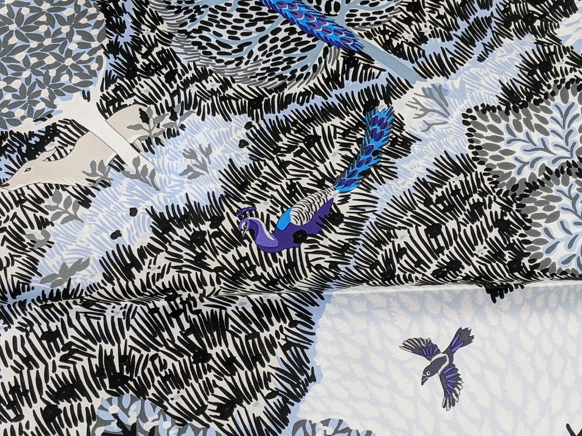 Hermes 2017 Blanc/Ciel/Noir DANS UN JARDIN ANGLAIS by Alice Shirley Twill 90cm, RARE, Mint! - poupishop