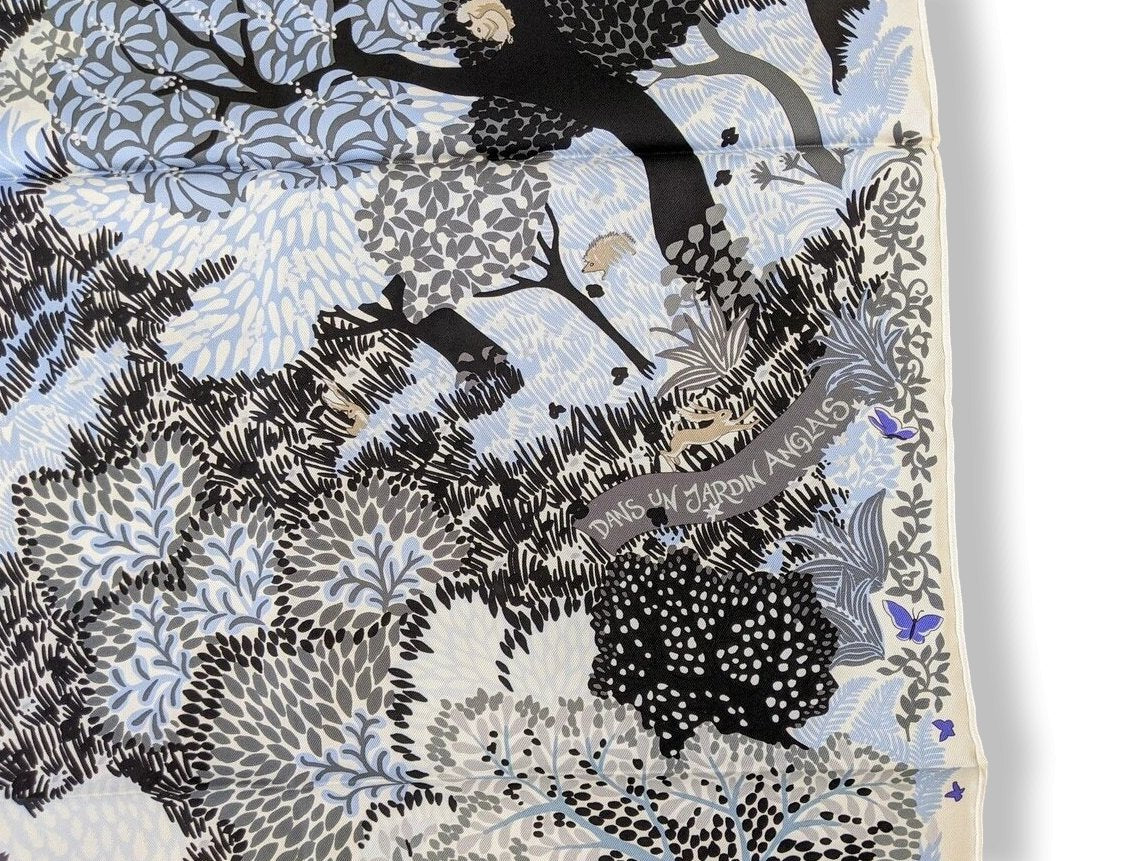 Hermes 2017 Blanc/Ciel/Noir DANS UN JARDIN ANGLAIS by Alice Shirley Twill 90cm, RARE, Mint! - poupishop