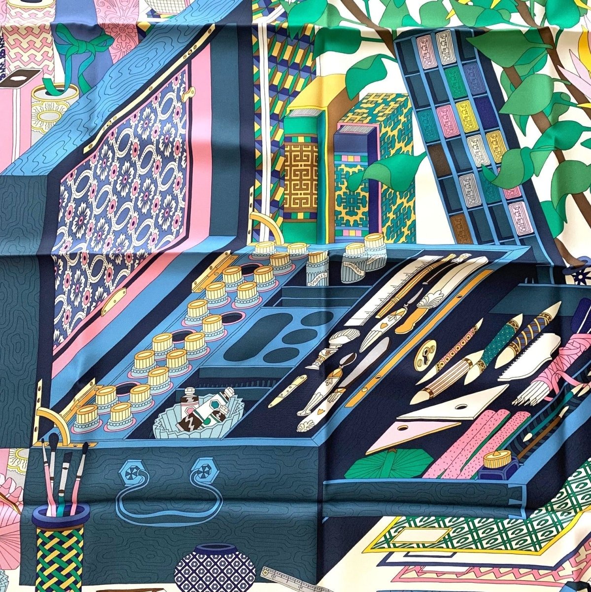Hermes 2017 Ivory Blue Pink TRESORS D'UN ARTISTE by Pierre Marie Twill Silk Carre 90cm cm, BNWTIB! - poupishop