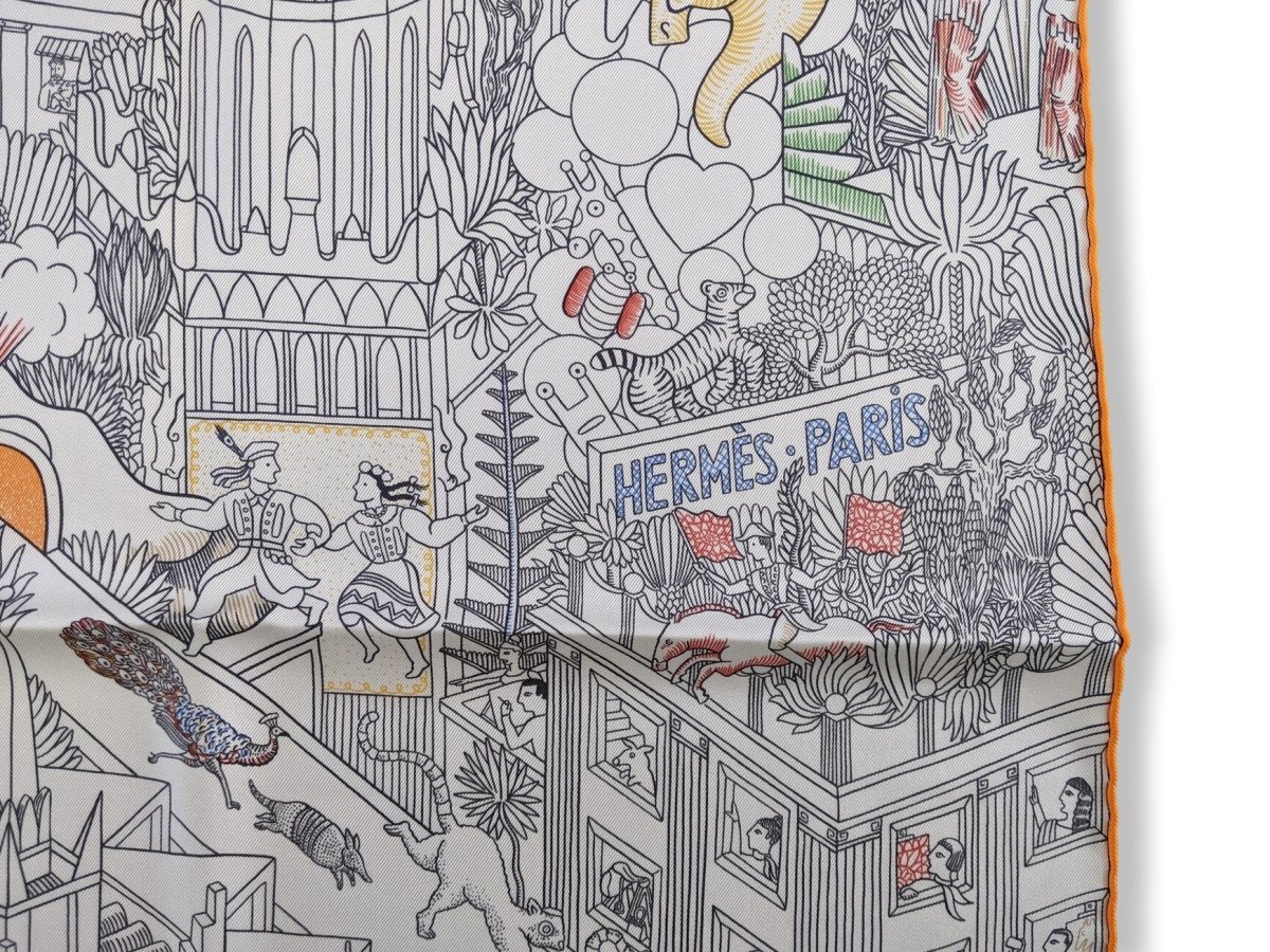 Hermes 2018 Blanc/Jaune/Vert ANIMAPOLIS by Jan Bajtlik Twill scarf, Mint as New! - poupishop