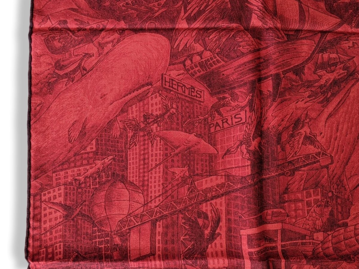 Hermes 2019 Piment/Rouge Fonce NOTHING BUT A DREAMER by Maylis Vigouroux 70% Cashmere/30% Silk Carre H 100 cm, BNWT!