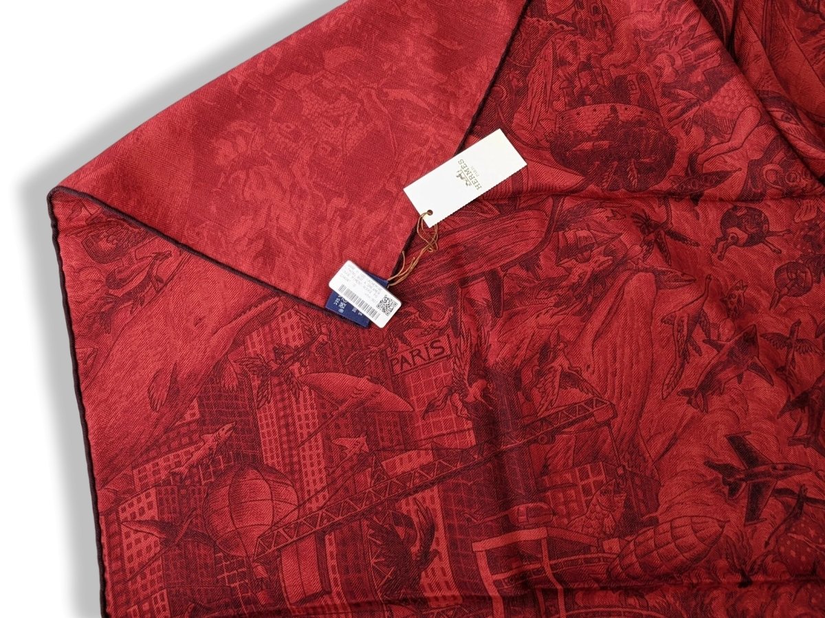 Hermes 2019 Piment/Rouge Fonce NOTHING BUT A DREAMER by Maylis Vigouroux 70% Cashmere/30% Silk Carre H 100 cm, BNWT!