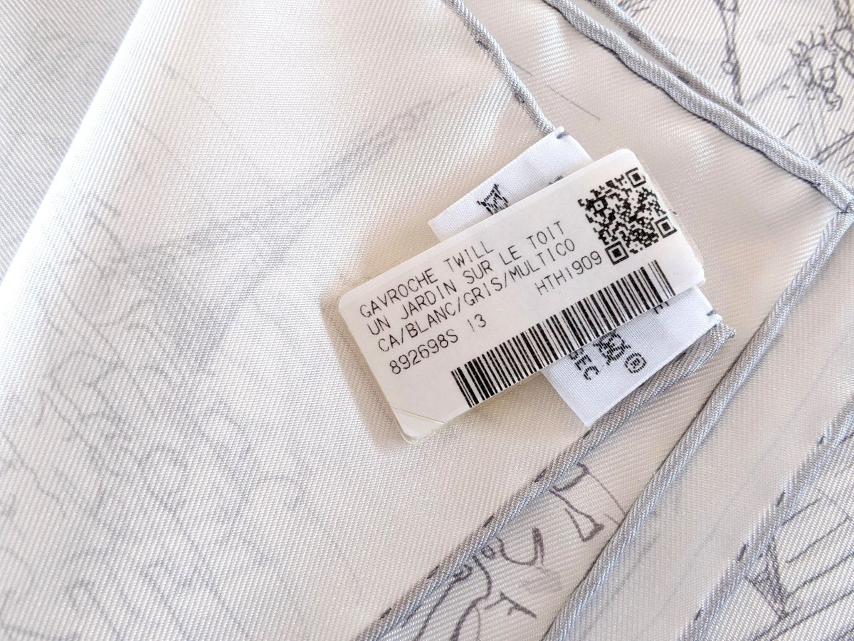 Hermes 2019 White/Grey/Mutli UN JARDIN SUR LE TOIT Gavroche Twill Carre 45 CM, BNEW!