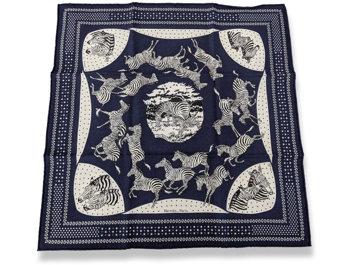 Hermes 2020 Marine/Blanc/Noir LES ZEBRES Zebras by Robert Dallet Cashmere Bandana 55, BNWT!