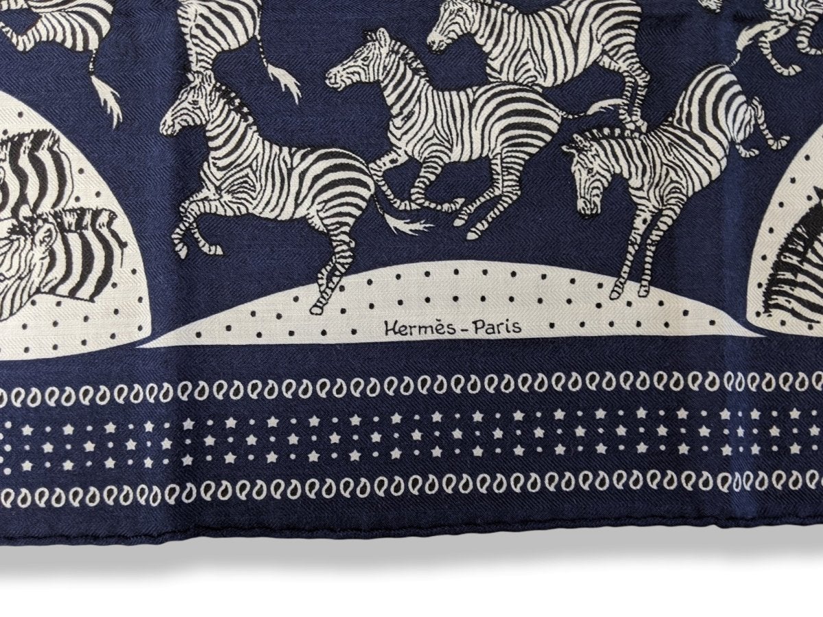 Hermes 2020 Marine/Blanc/Noir LES ZEBRES Zebras by Robert Dallet Cashmere Bandana 55, BNWT!