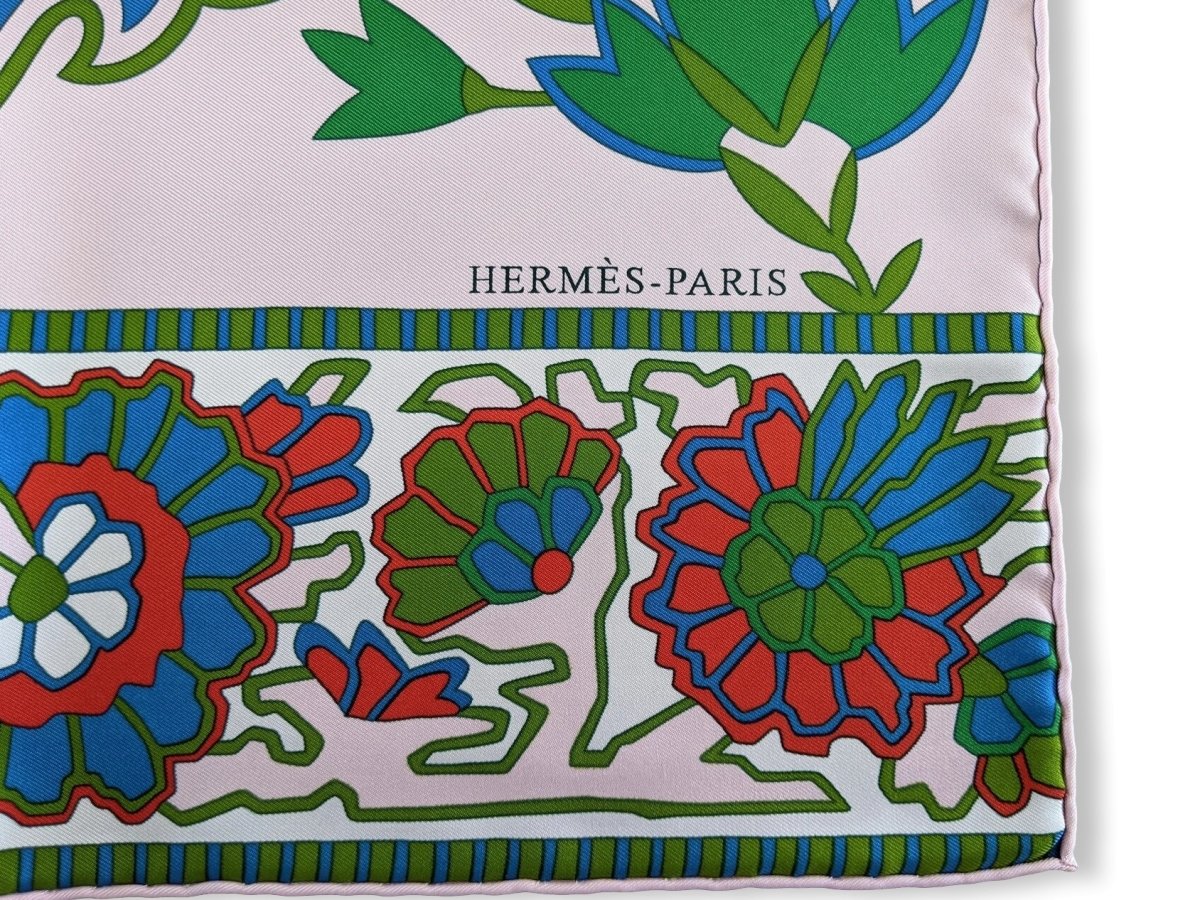 Hermes 2O19 Special Issue Rose/Jaune/Bleu Paisley from Paisley Twill Gavroche Pocket Scarf 45 cm, New!