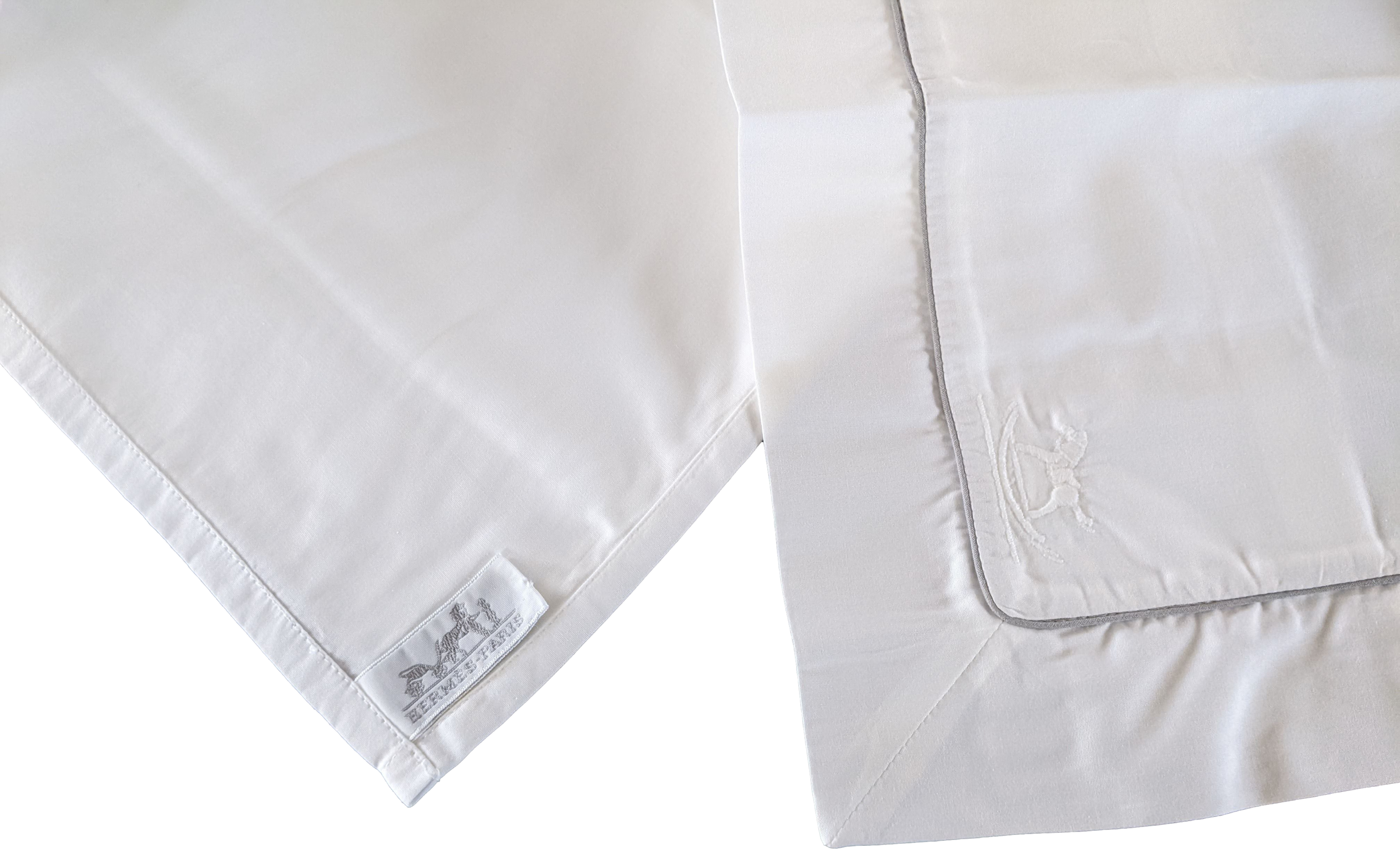 Hermes Blanc/Gris Perle Trim Parure de Berceau " Adada " Crib Set