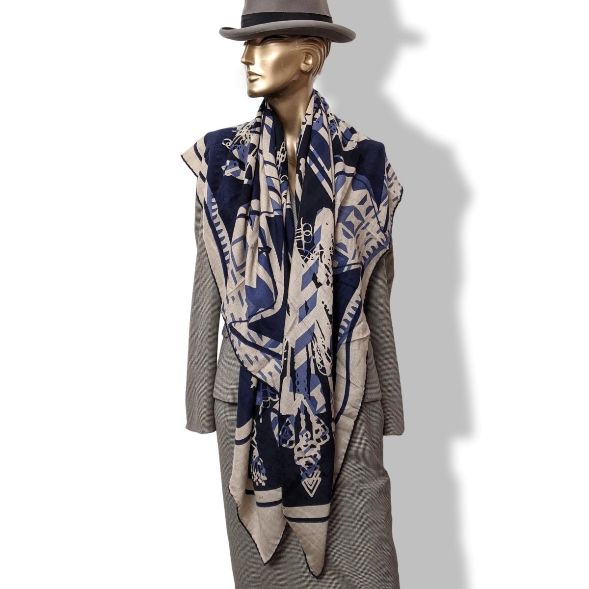 Hermes Bleu/Narurel Imprimeur Fou Le Fil Sellier by Natsuno Hidaka & Pierre Marie Cashmere Shawl 140, Mint!