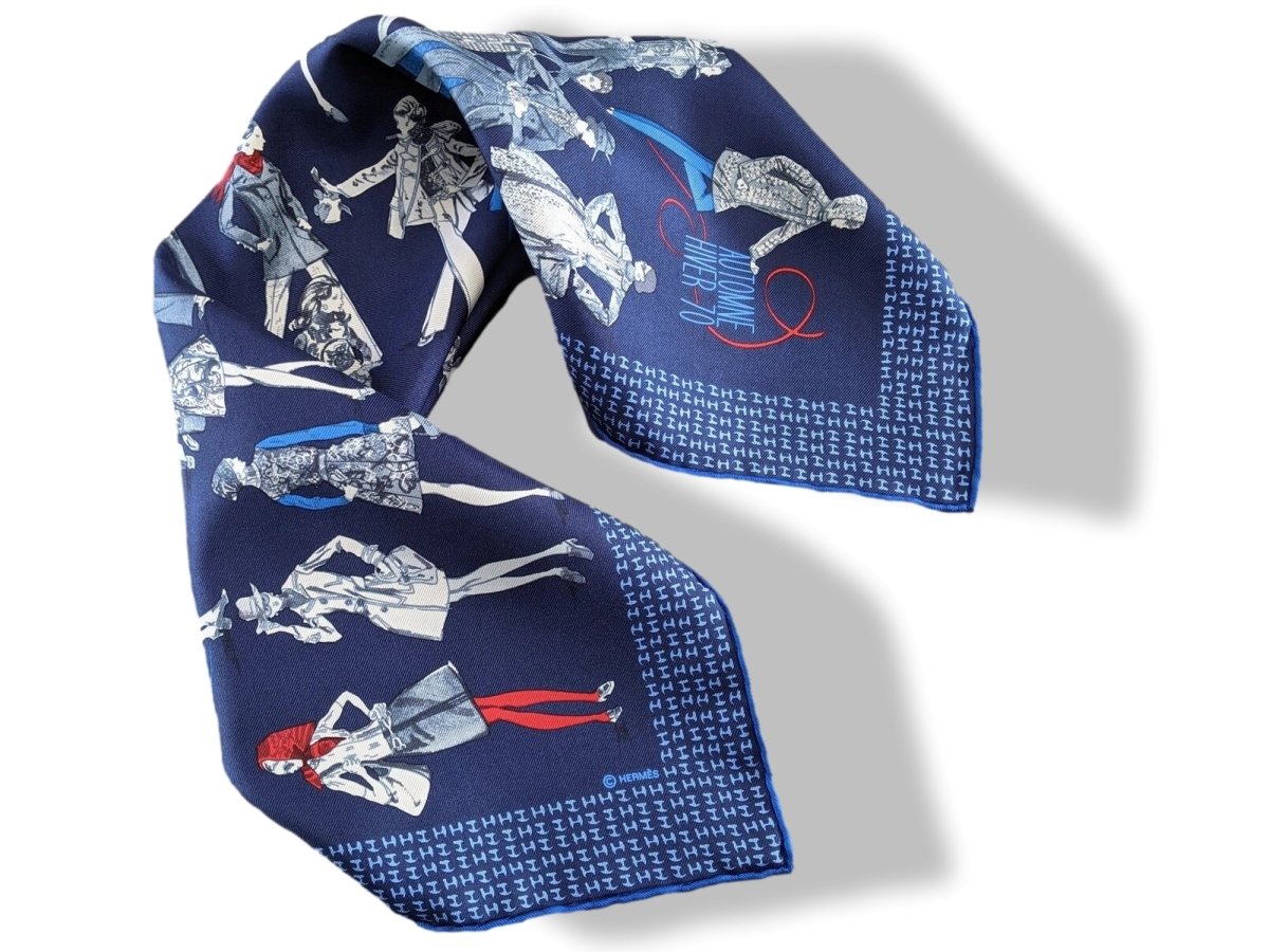 Hermes Blue Printemps Ete 69 - Automne Hiver 70 Gavroche 45 cm, NIB! - poupishop