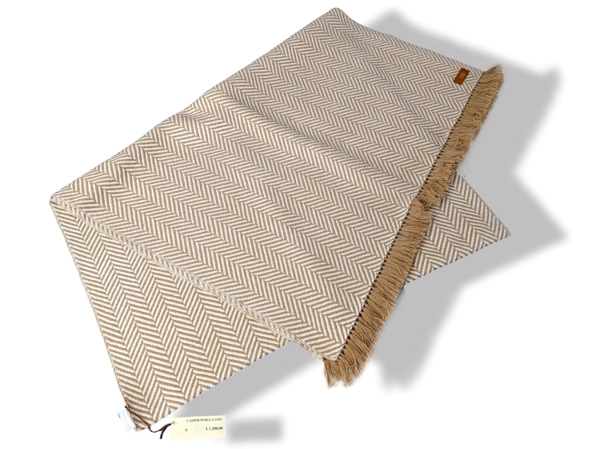 Hermes Camel/Ivoire Fringed 100% Cashmere ETOLE CHEVRON ARTISANALE Muffler Hand Woven in Nepal 70 x 200 cm, BNWT! - poupishop
