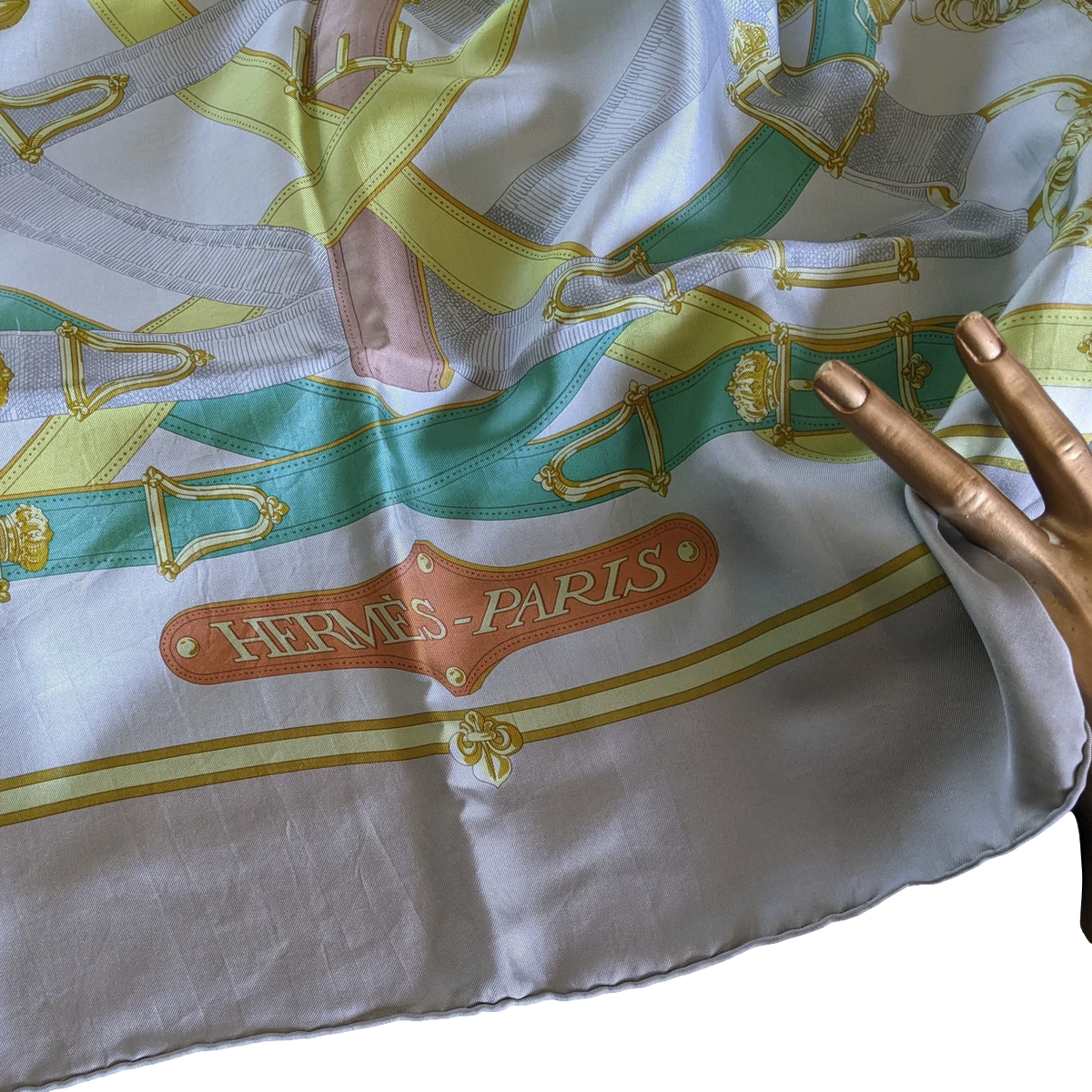 Produits Hermes 2011 Aqua/Corail/Vert "Cavalcadour" Dip Dye Silk Shawl 140