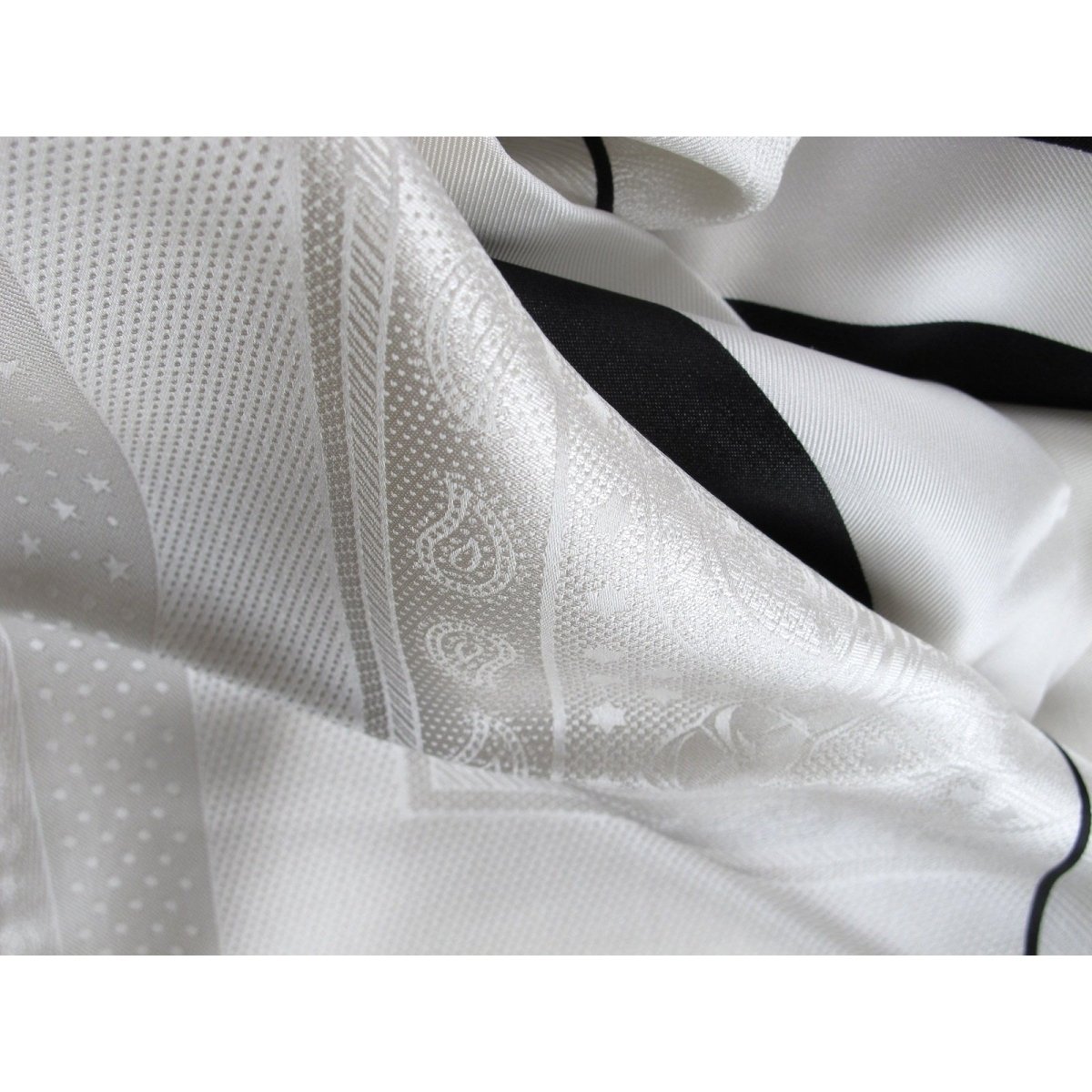 Hermes cw02 Black Ivory Lilac Printed Eperon d'Or Fringed Tuxedo Jacquard Silk Stole, NIB! - poupishop