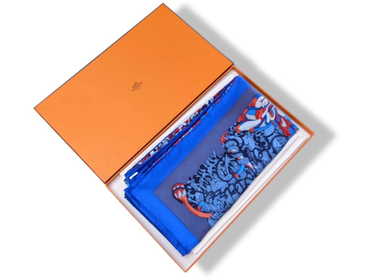 Hermes cw02 Bleu/Gris Bleute/Rouge "Fantaisie Botanique" by Virgine Jamin Silk Shawl 140, BNWTIB! - poupishop