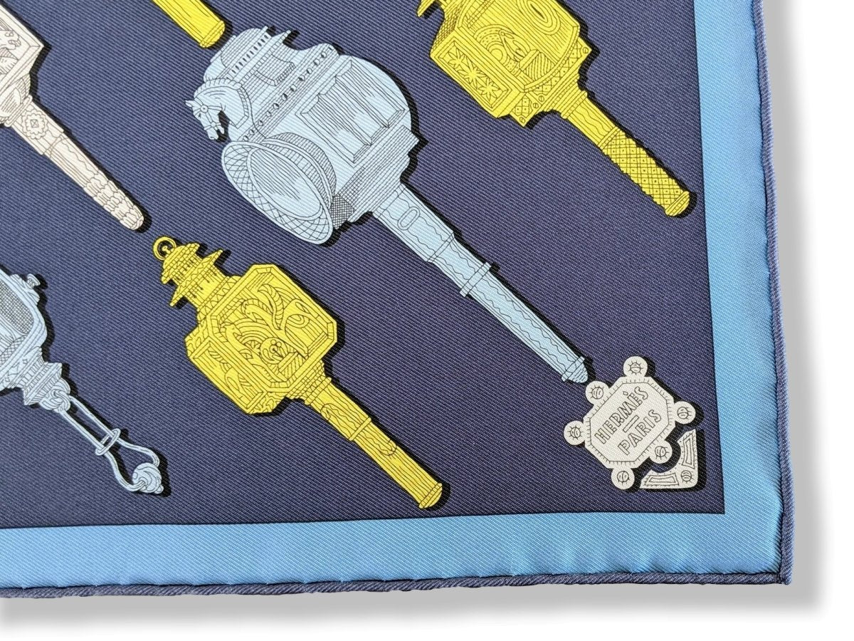 Hermes cw02 Marine/Jaune/Bleu Ciel MERVEILLEUSES LANTERNES Gavroche Twll Silk 45 cm, BNWT!