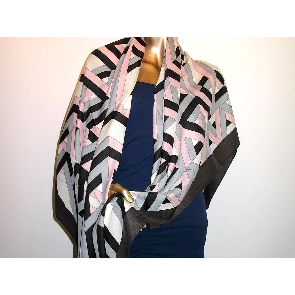 Hermes cw06 Anthracite/Blanc/Rose Carre Cube Cashmere Shawl 140, NWT - poupishop