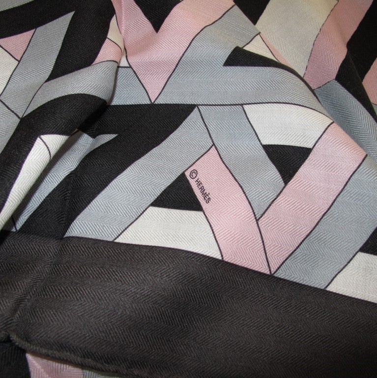 Hermes cw06 Anthracite/Blanc/Rose Carre Cube Cashmere Shawl 140, NWT - poupishop