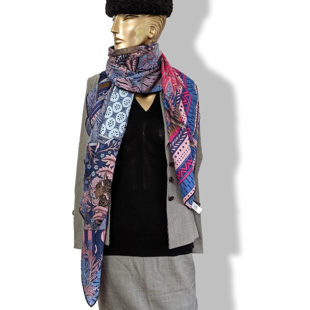 Hermes cw15 2019 Marine/Rose Vif/Bleu Jean ACTE III, SCENE I, LA CLAIRIERE by Edouard Baribeaud Cashmere Shawl 140, BNWTIB! - poupishop