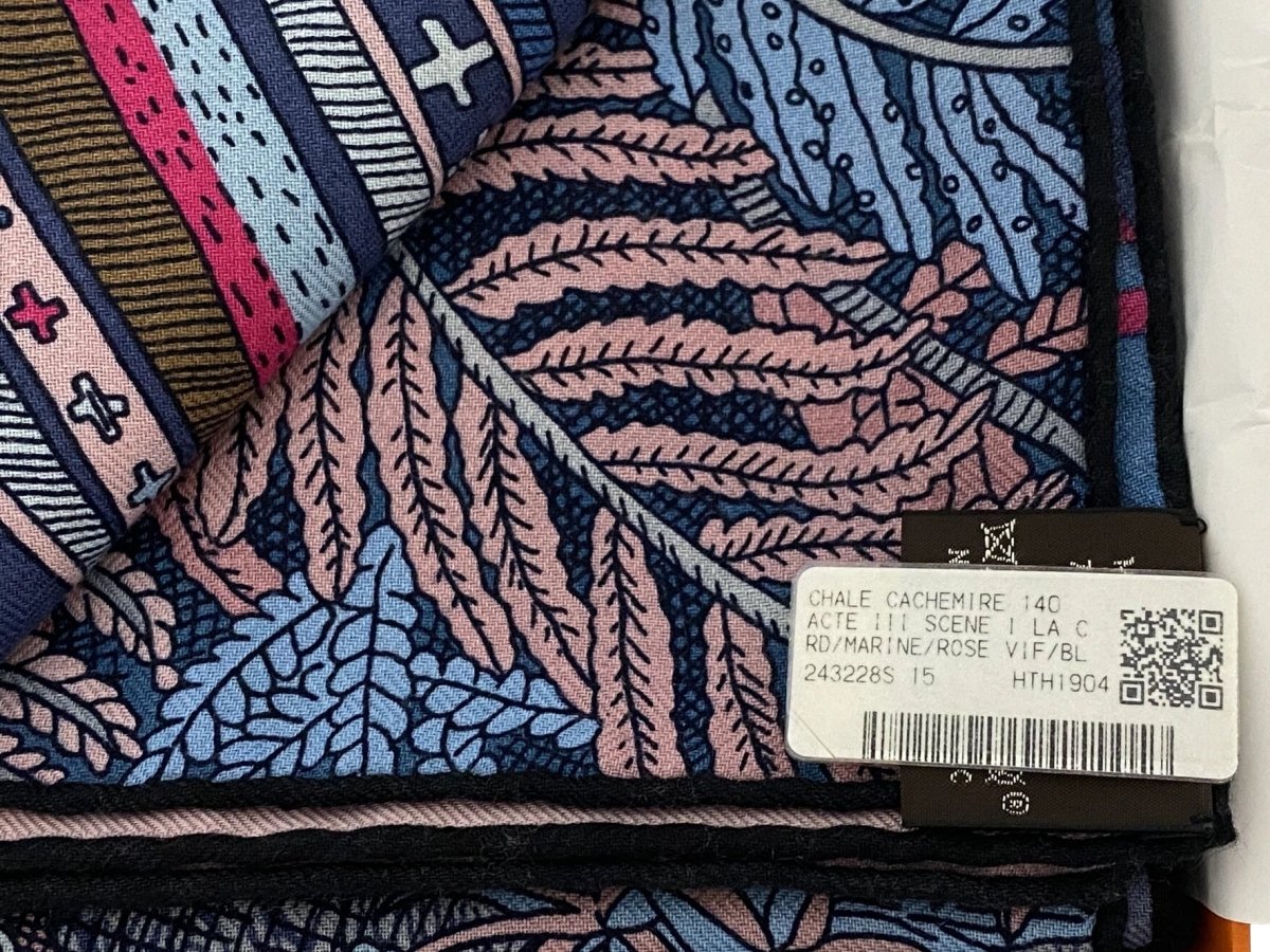 Hermes cw15 2019 Marine/Rose Vif/Bleu Jean ACTE III, SCENE I, LA CLAIRIERE by Edouard Baribeaud Cashmere Shawl 140, BNWTIB! - poupishop