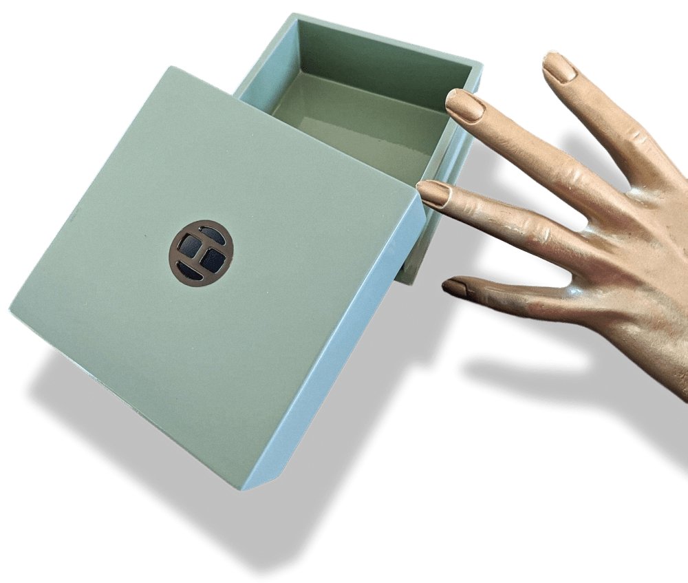Hermes Dark Eucalyptus Celadon Lacquer & Horn BOX WITH COVER 13 x 13 x 5 cm, BNIB! - poupishop