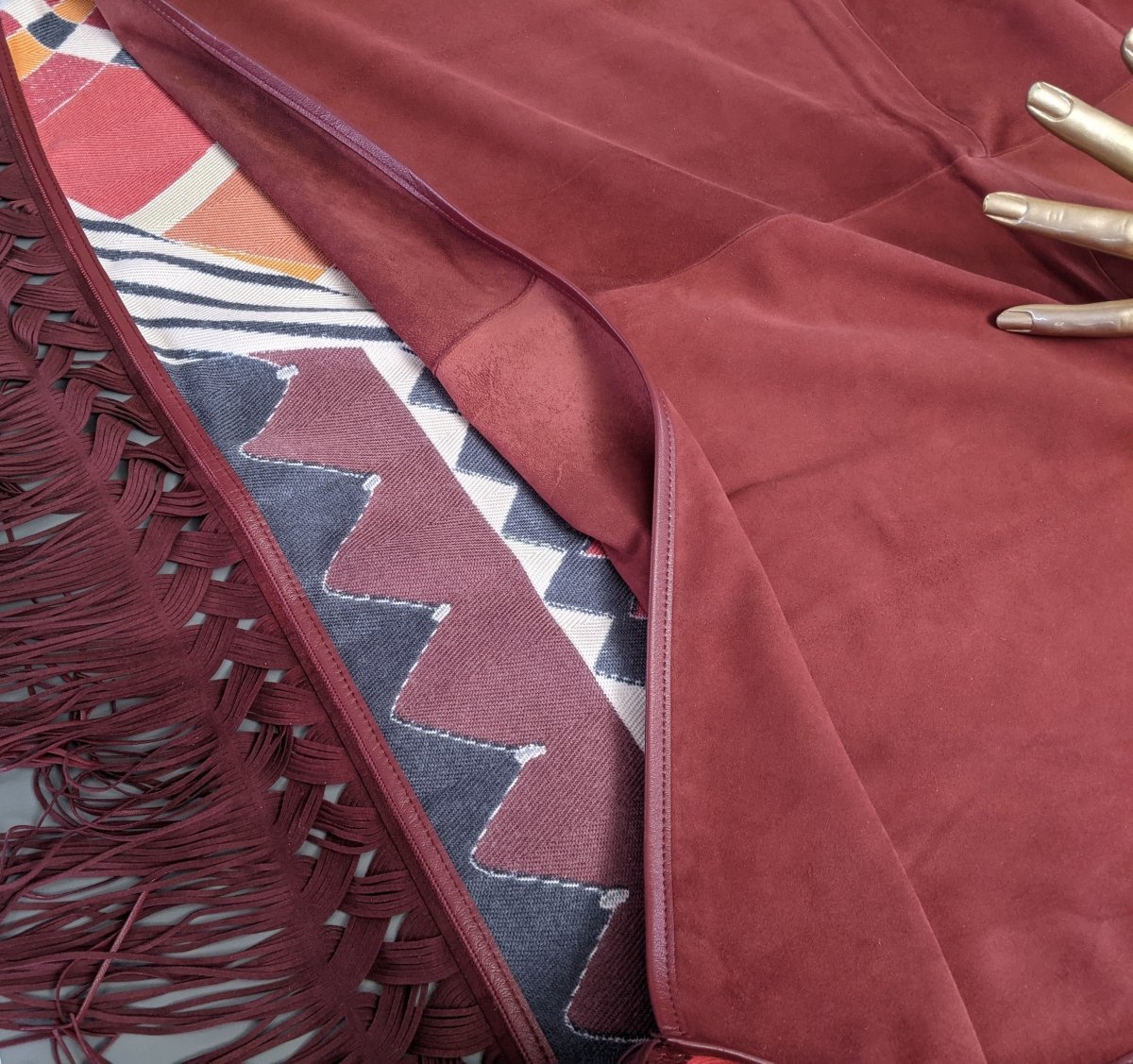 Hermes Extraordinay Cashmere/Suede Lamb Fringed COUPONS INDIENS Plaid 200 x 150 cm, So Chic and Rare! - poupishop