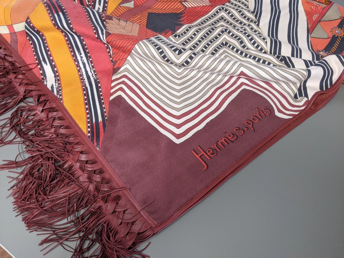 Hermes Extraordinay Cashmere/Suede Lamb Fringed COUPONS INDIENS Plaid 200 x 150 cm, So Chic and Rare! - poupishop