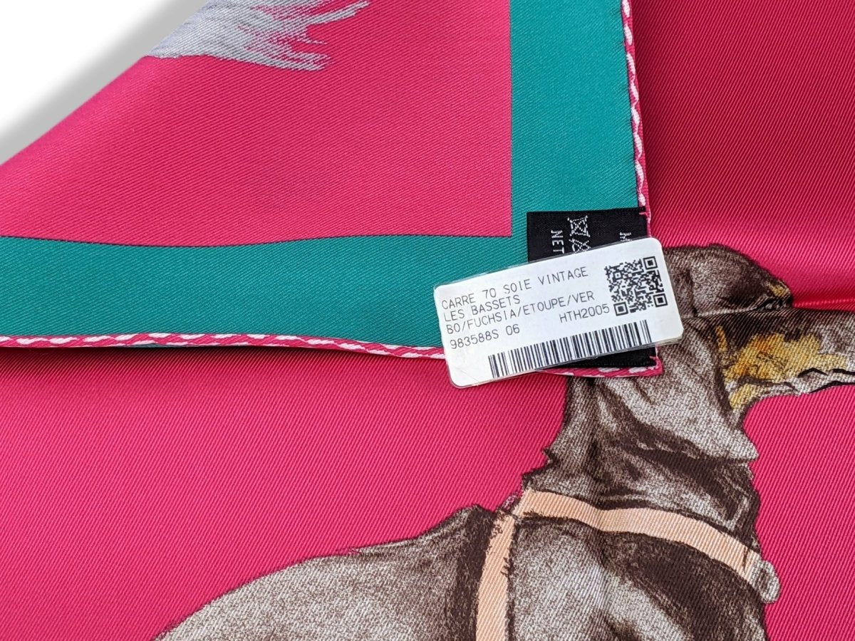 HERMES Fuchsia/Etoupe/Vert LES BASSETS Teckel by Xavier de Poret Printed Silk 70, BNWT! - poupishop