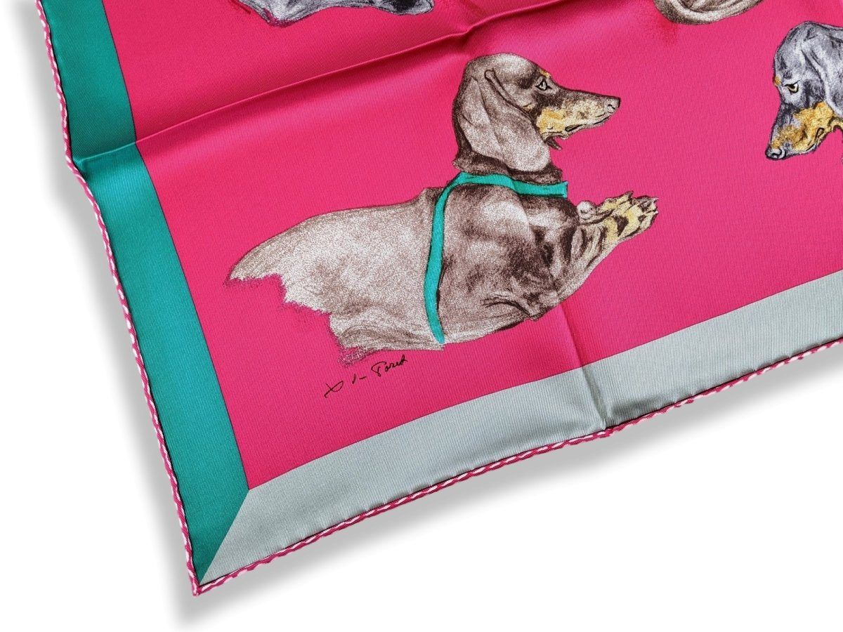 HERMES Fuchsia/Etoupe/Vert LES BASSETS Teckel by Xavier de Poret Printed Silk 70, BNWT! - poupishop