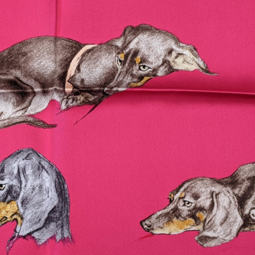 HERMES Fuchsia/Etoupe/Vert LES BASSETS Teckel by Xavier de Poret Printed Silk 70, BNWT! - poupishop