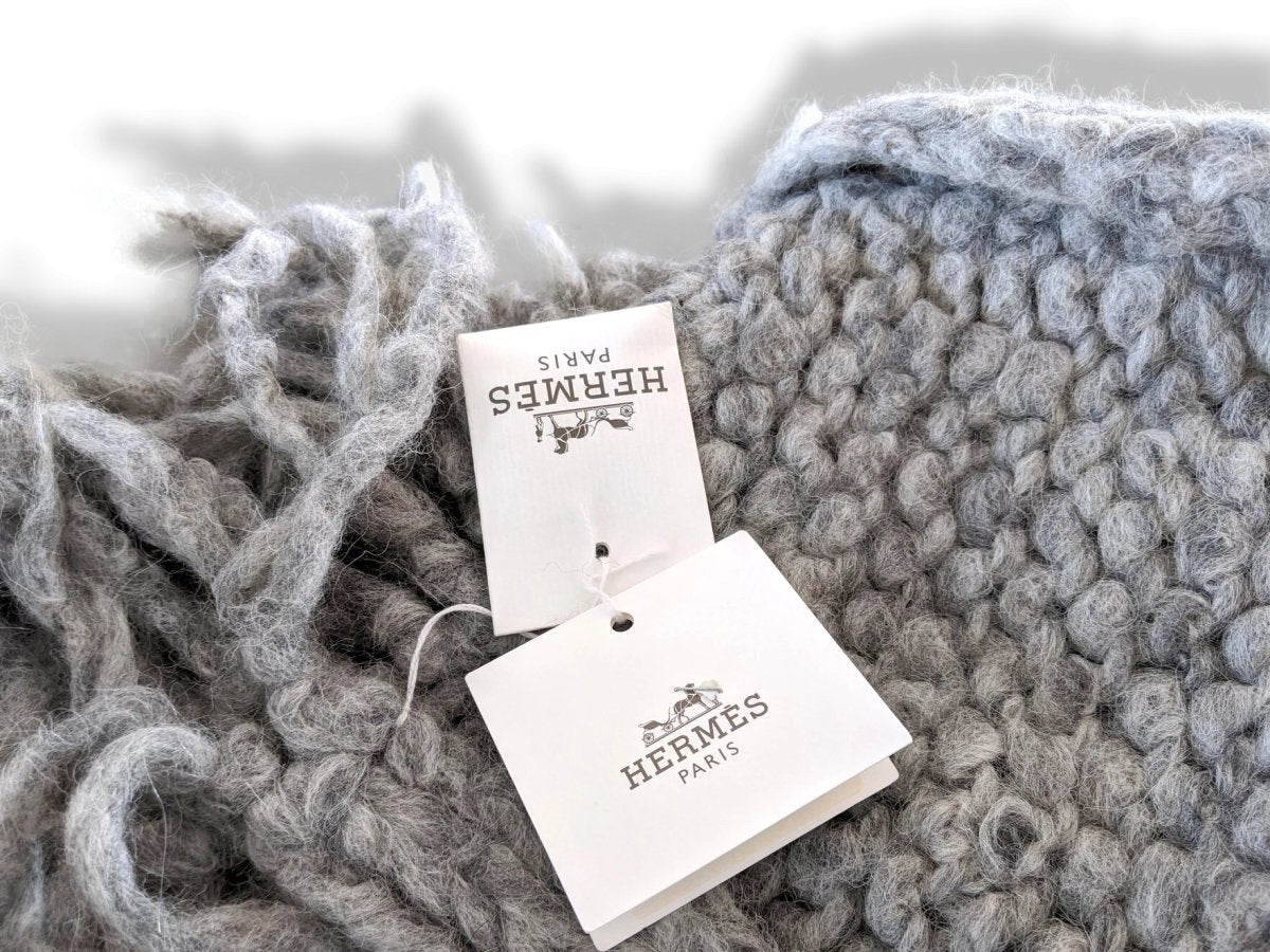 Hermes Gris Clair Mesh Alpaga/Fox CAPUCHE ECHARPE MAILLE FUR EFFECT Stole Xtra Long, BNWT! - poupishop