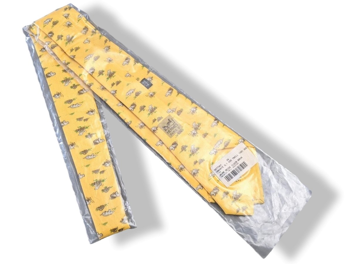 Hermes Jaune/Beige Clair/Brun TAUPES Moles Twill Silk Tie 9,1cm, New in Transparent Pochette!. - poupishop
