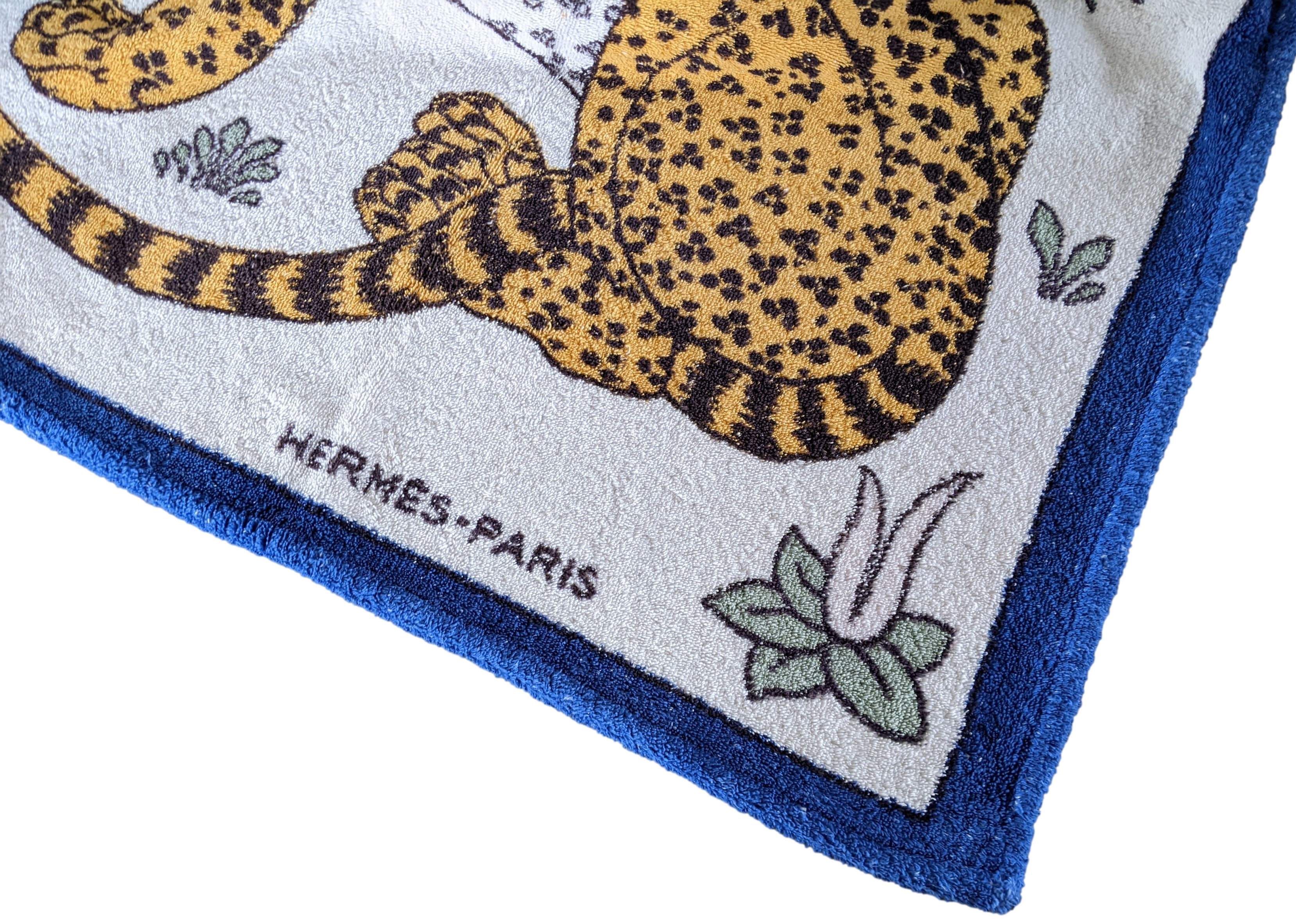 Hermes Marine/Blanc "Leopards" Tapis de Plage Terry Beach Towel 90 x 150 cm