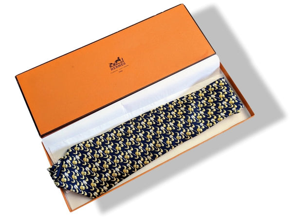 Hermes Marine/Or Limited Special Issue Casque Aile Print Twill Silk Tie 9,5 cm, New in Box! - poupishop