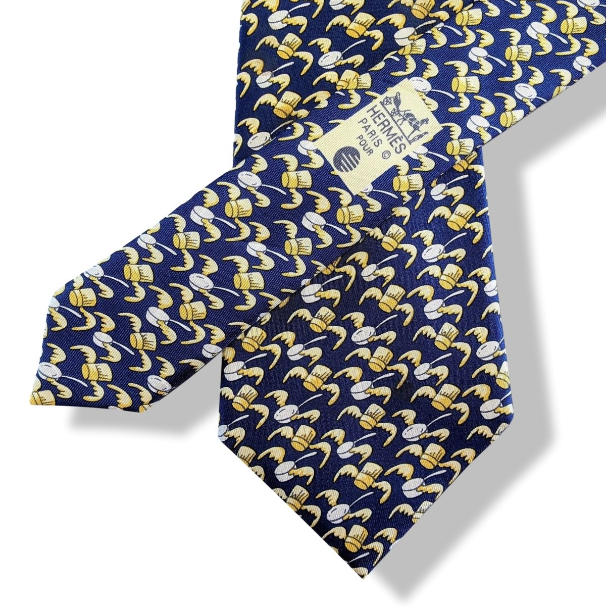 Hermes Marine/Or Limited Special Issue Casque Aile Print Twill Silk Tie 9,5 cm, New in Box! - poupishop