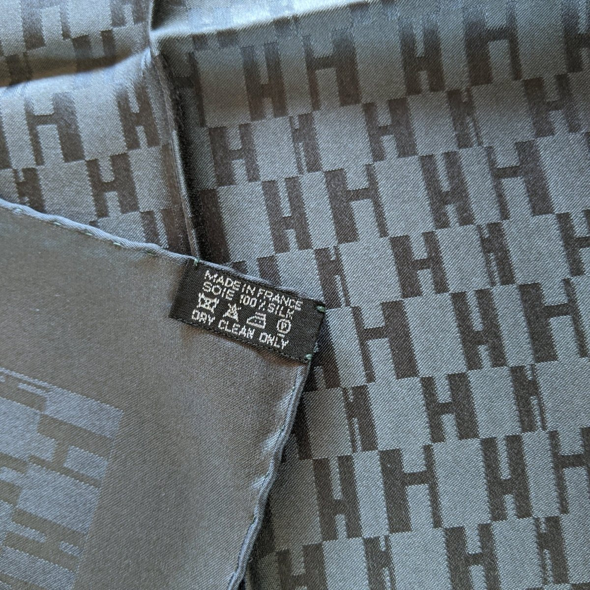 Hermes Men's Pochette Duck FACONNEE GRAND H Jacquard Silk PONGEE Pocket Scarf 45cm, BNEW! - poupishop