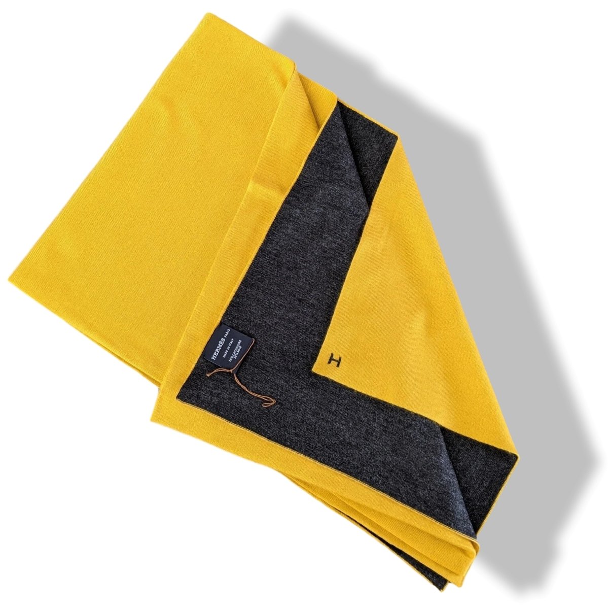 Hermes Men's Safran/Anthracite ALLER RETOUR MUFFLER 70% Maille Cashmere Stole 30 x 180 cm, New! - poupishop
