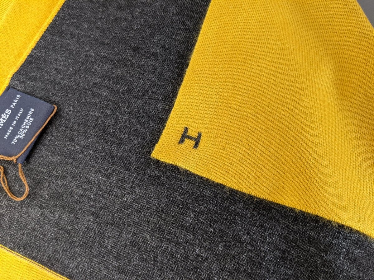 Hermes Men's Safran/Anthracite ALLER RETOUR MUFFLER 70% Maille Cashmere Stole 30 x 180 cm, New! - poupishop