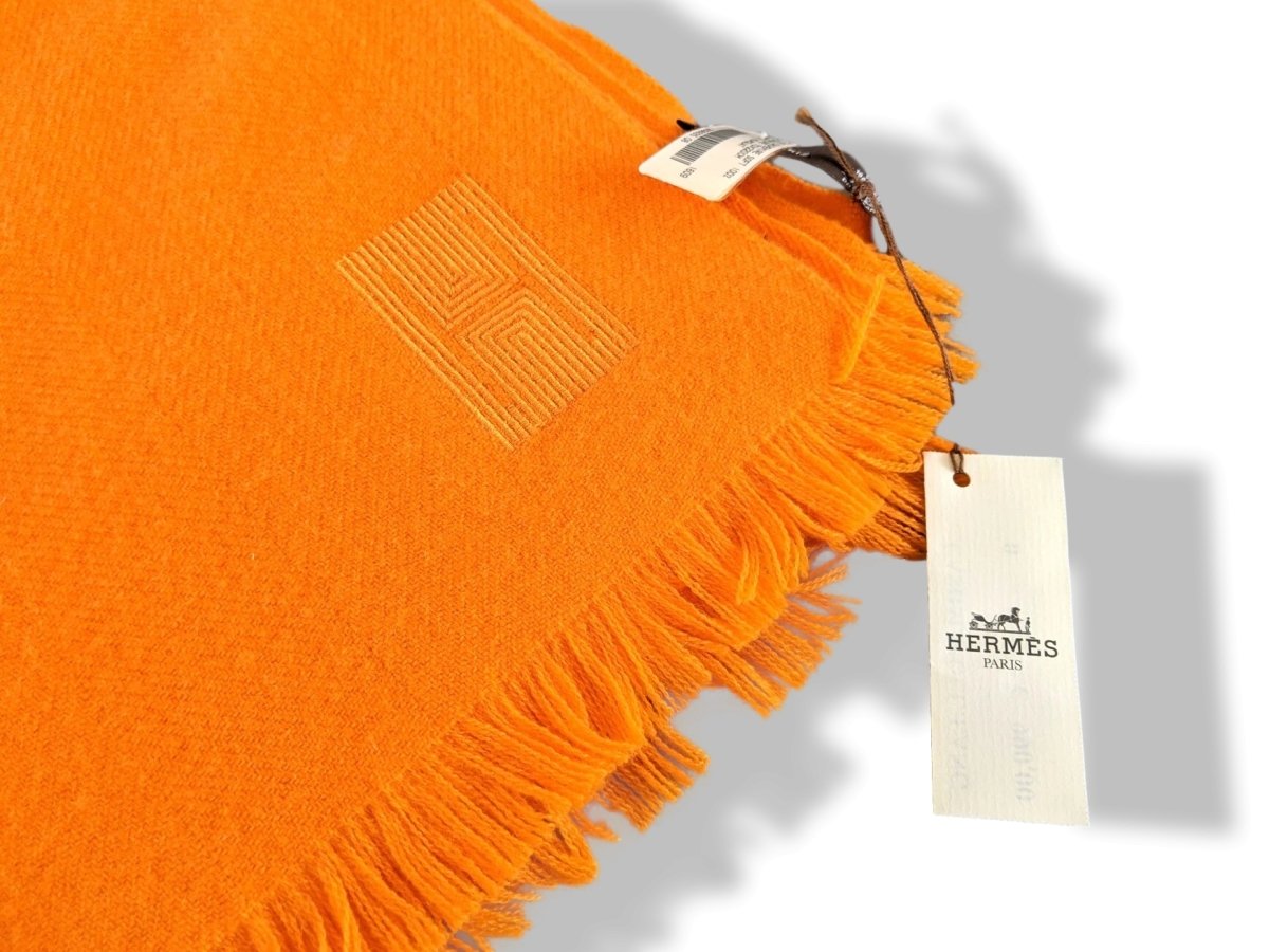 Hermes Orange Kumquat ETOLE CACHEMIRE SOFT Fringed Stole 100% Cashmere 72 x 220 cm, BNWT - poupishop