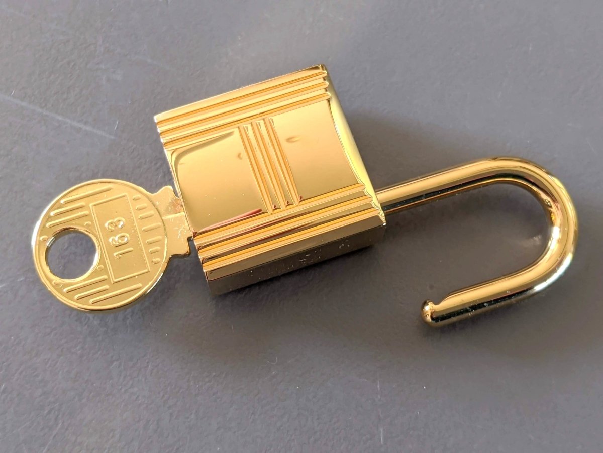 Hermes Plated Gold CADENAS Key Lock 2 KEYS Nr 163 for Birkin Kelly, New and Perfect in Pochette! - poupishop