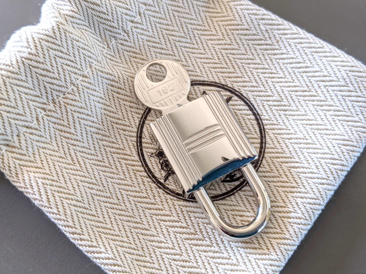 Hermes Plated Silver and Palladium CADENAS Key Lock 2 KEYS Nr 162 for Birkin Kelly, New and Perfect in Pochette! - poupishop