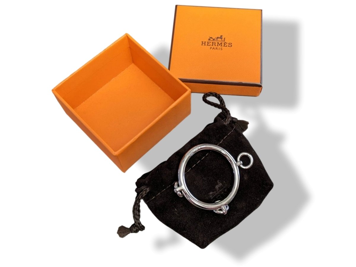 Hermes Plated silver and Palladium Lovely Scarf Ring Pendant, NIB! - poupishop