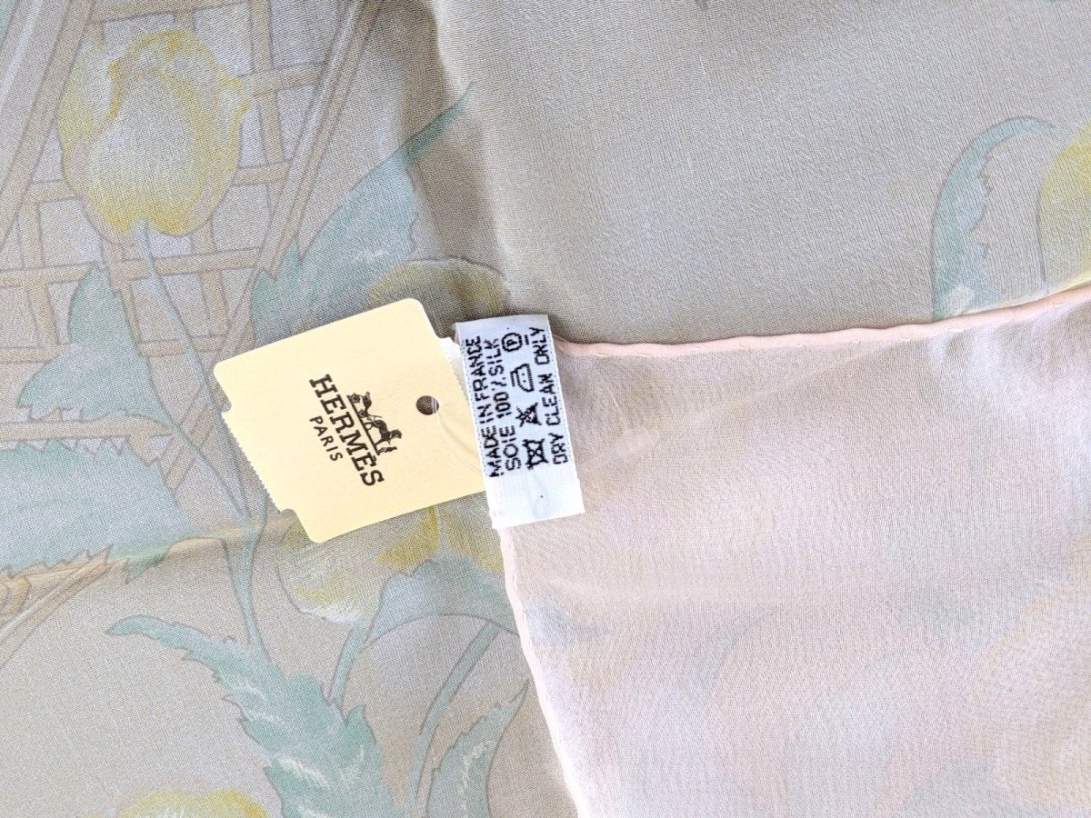 Hermes Rose Pale/Sable/Vert Jade The garden of Claude Monet GIVERNY Blanc Matt Overprint Mousseline 90cm x 90cm cm, NWT! - poupishop