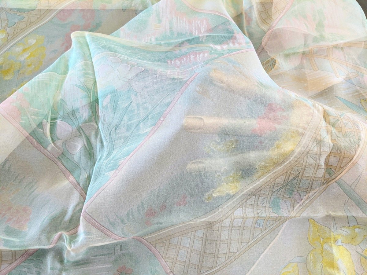 Hermes Rose Pale/Sable/Vert Jade The garden of Claude Monet GIVERNY Blanc Matt Overprint Mousseline 90cm x 90cm cm, NWT! - poupishop