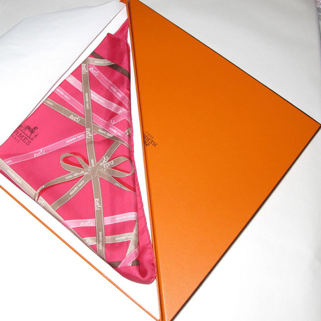 Hermes Rose Vif Bolduc Vintage Silk Pointu NIB! - poupishop