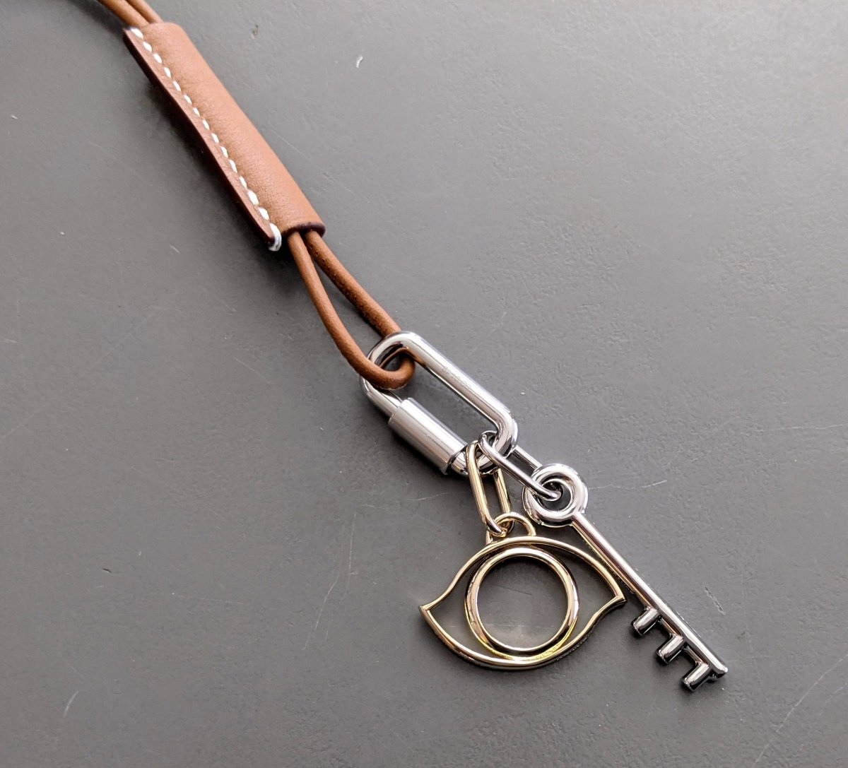 Hermes Single Palladium CLEF CURIOSITE Key Amulette Charm, New! - poupishop