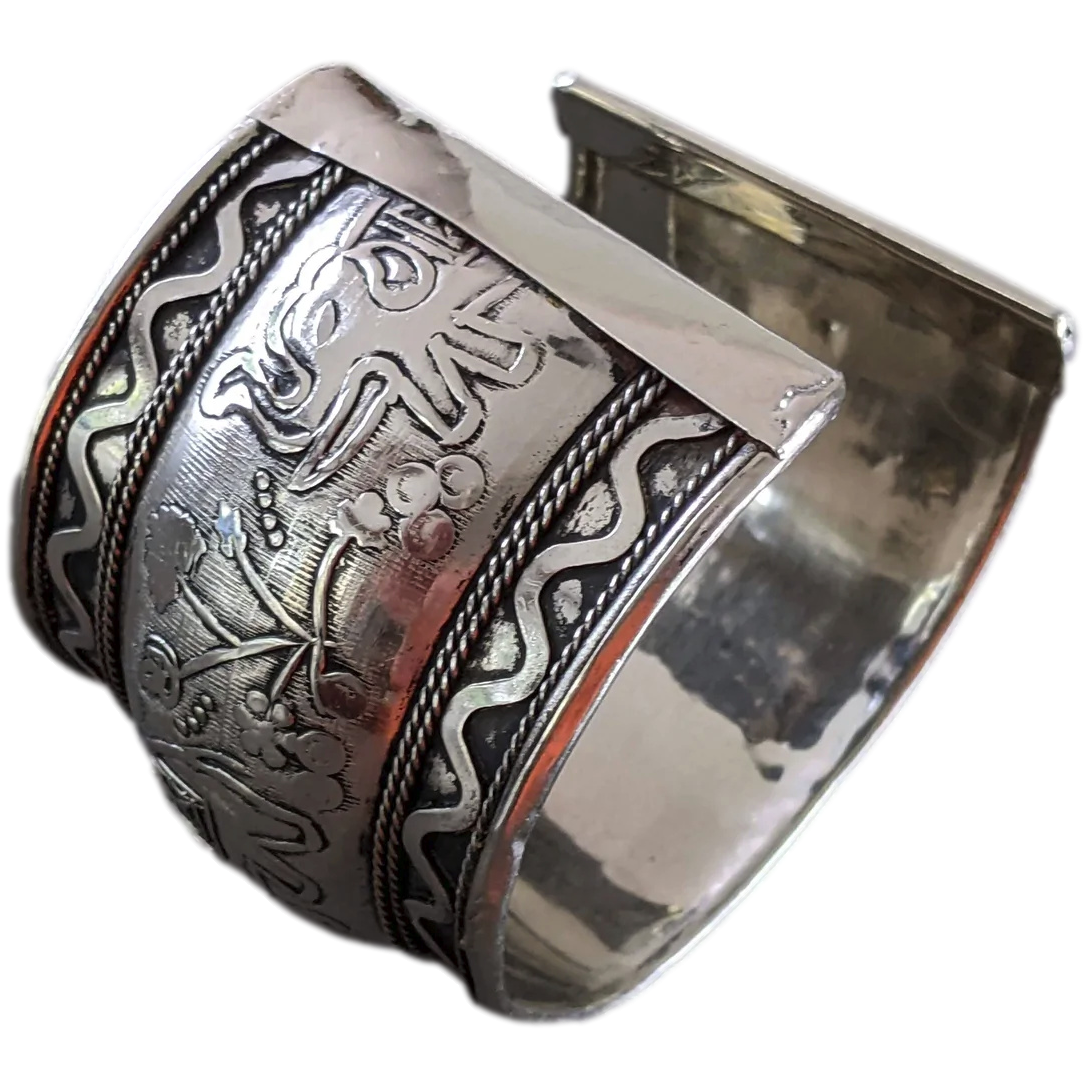 TOUAREG 1950-60s Sterling Silver "Elephants" Cuff Bracelet, Handmade in Niger