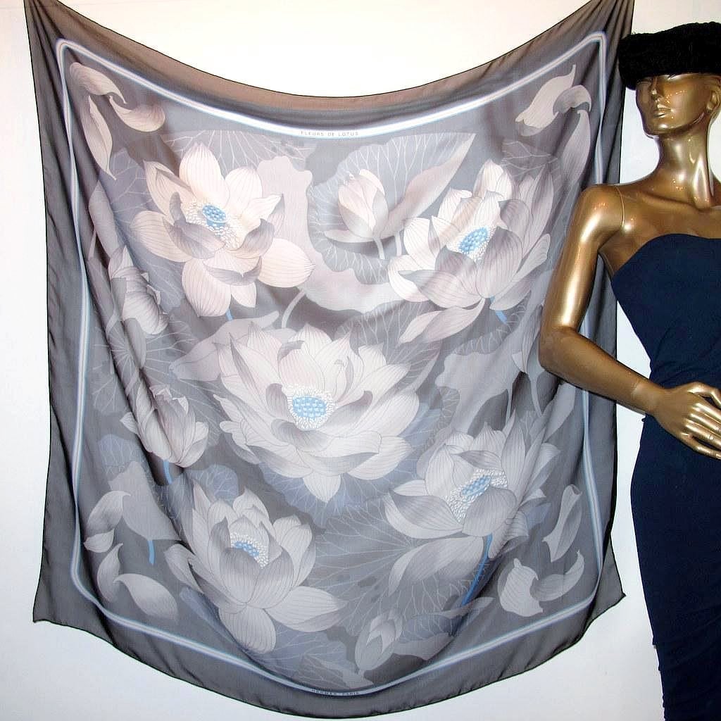 Hermes Vintage Black/White/Blue Fleurs de Lotus Mousseline 140, Rare! - poupishop